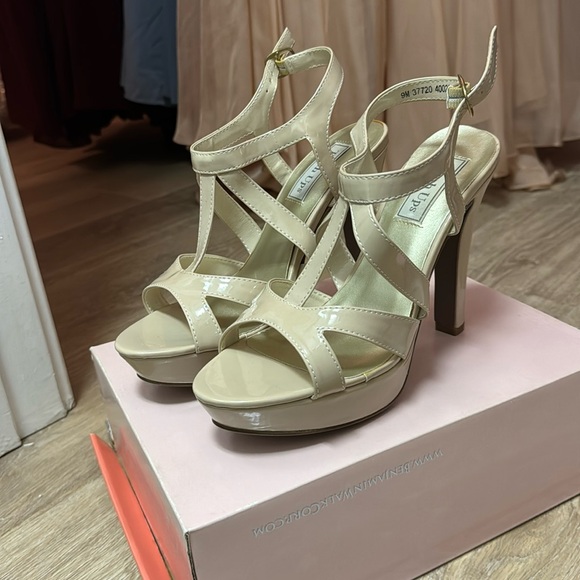 Touch up’s Women’s Highheels Brand new Nude color size 6, 8 and 9 available - Picture 1 of 6